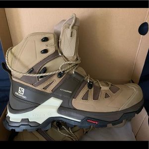 Salomon Quest 4 GTX men’s hiking boots, size 10.